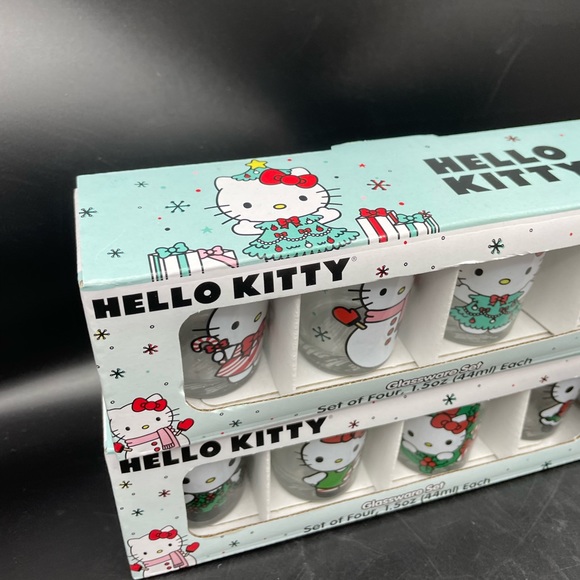 Holiday SALE 🎁 24HR DROP ⬇️ (2) Hello Kitty Shot holiday glass sets - Picture 2 of 4
